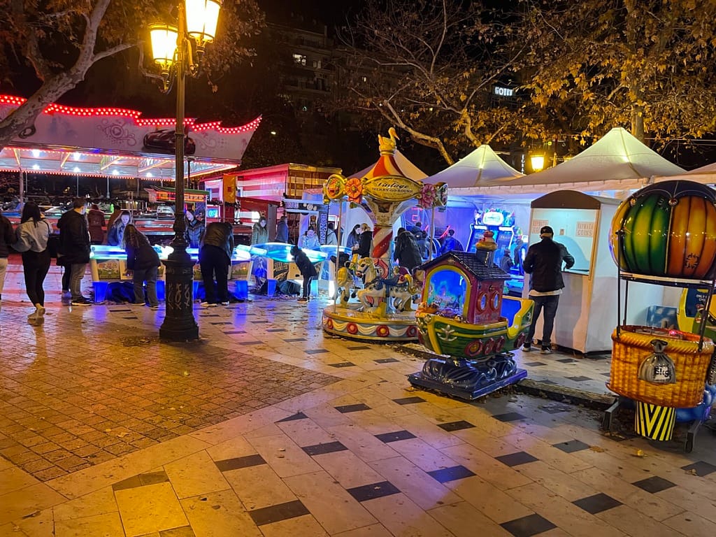 Αεροχόκεϊ, καρουζέλ και περίπτερο εξαργύρωσης πόντων στην πλατεία Αριστοτέλους τις γιορτές