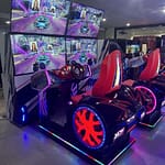 Fast & Furious Arcade — αγωνιστικό μηχάνημα Raw Thrills με δύο οθόνες 65 ιντσών
