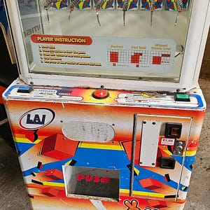 Stacker — μπροστινή όψη με το χειριστήριο και τη θήκη δώρων