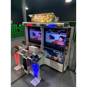 Time Crisis 4 της Namco — η διπλή καμπίνα αναμμένη σε αίθουσα