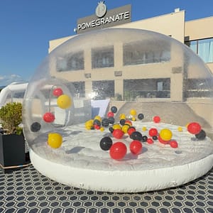 Bubble house με μπαλόνια σε roof terrace 5άστερου ξενοδοχείου στη Χαλκιδική, εγκατάσταση AdamsGames