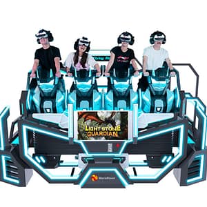 VR Sky Rider Cinema σε λειτουργία - τέσσερις παίκτες με VR headsets σε κινούμενα καθίσματα