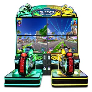 Bikers Madness DX, arcade μηχάνημα μοτοσυκλέτας δύο θέσεων με τέσσερις οθόνες και φωτιζόμενους τροχούς