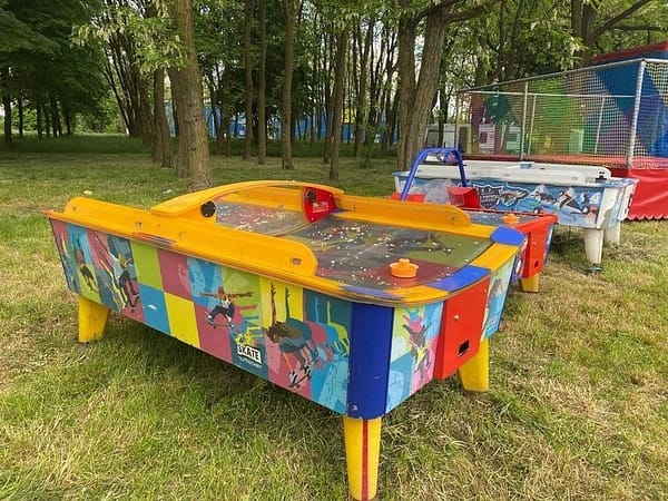 Air Hockey Skate σε πάρκο — αδιάβροχη κατασκευή με γραφικά skate