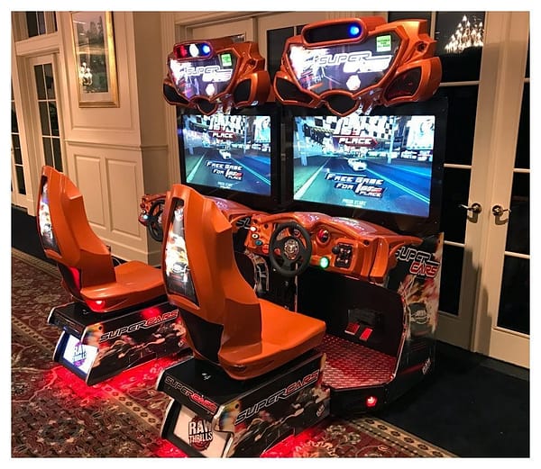 Super Cars της Raw Thrills — ολόκληρο το μηχάνημα οδήγησης