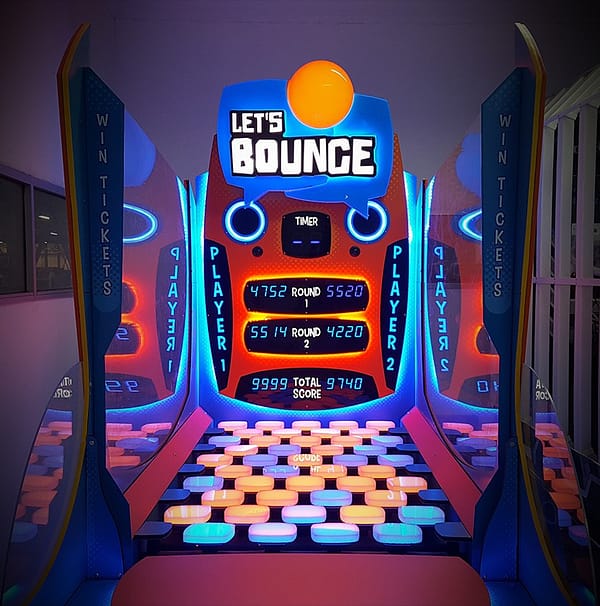 Let's Bounce — το μηχάνημα αναμμένο σε αίθουσα ψυχαγωγίας