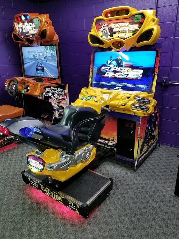 Super Bikes 2 — δύο μονάδες συνδεδεμένες δίπλα-δίπλα